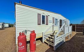 6 Berth Caravan By The Beach In Hunstanton In Norfolk, Pets Welcome Ref 13009L